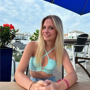 Meet your Posher, Chloe